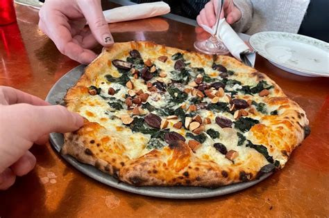 A Twin Cities pizza crawl: Six friends, five stops, many delicious pies